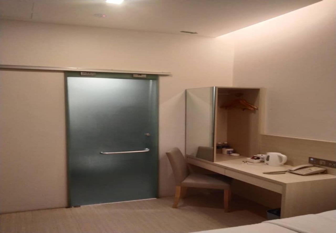 ג'והור בהרו Minimalist Hotel מראה חיצוני תמונה